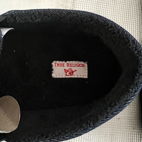 True Religion Size Medium Slippers - Picture 7 of 8